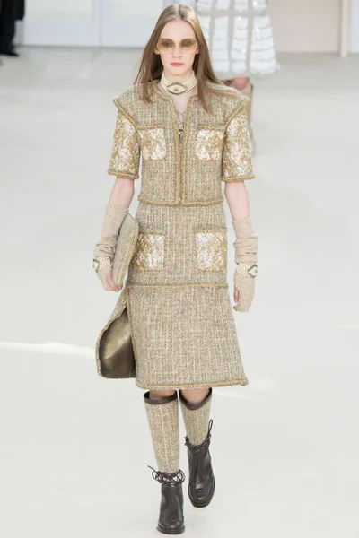 Look 70